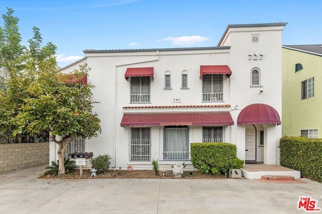 727 Crenshaw Boulevard - Photo 1