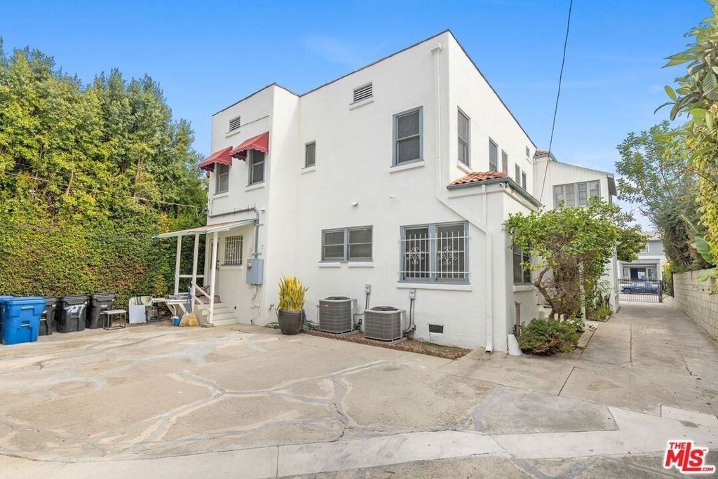 727 Crenshaw Boulevard - Photo 3