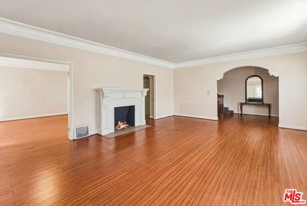 727 Crenshaw Boulevard - Photo 5