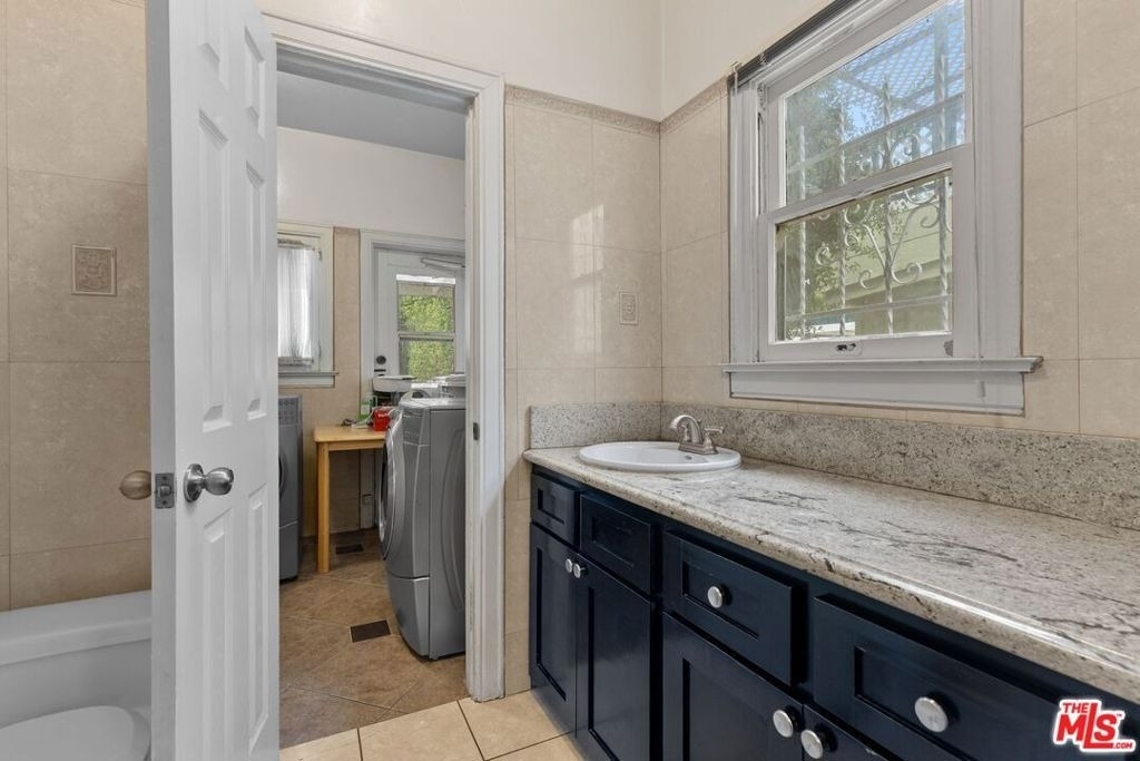 727 Crenshaw Boulevard - Photo 10