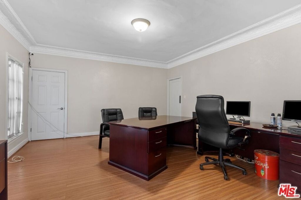 727 Crenshaw Boulevard - Photo 4