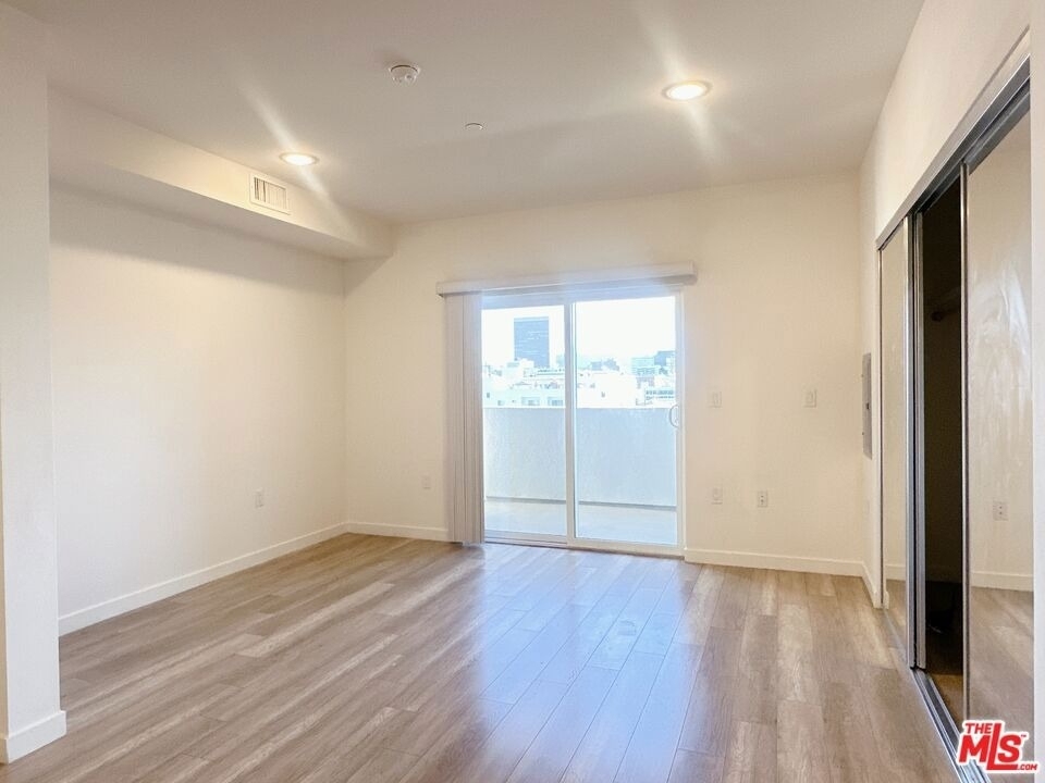 1025 S Berendo Street - Photo 7