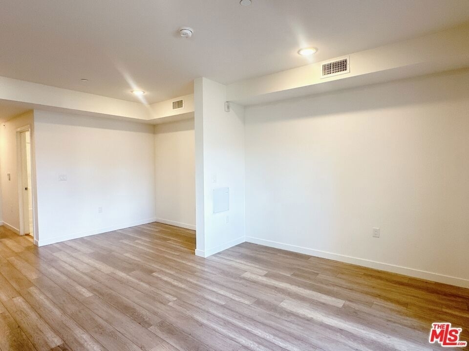 1025 S Berendo Street - Photo 2