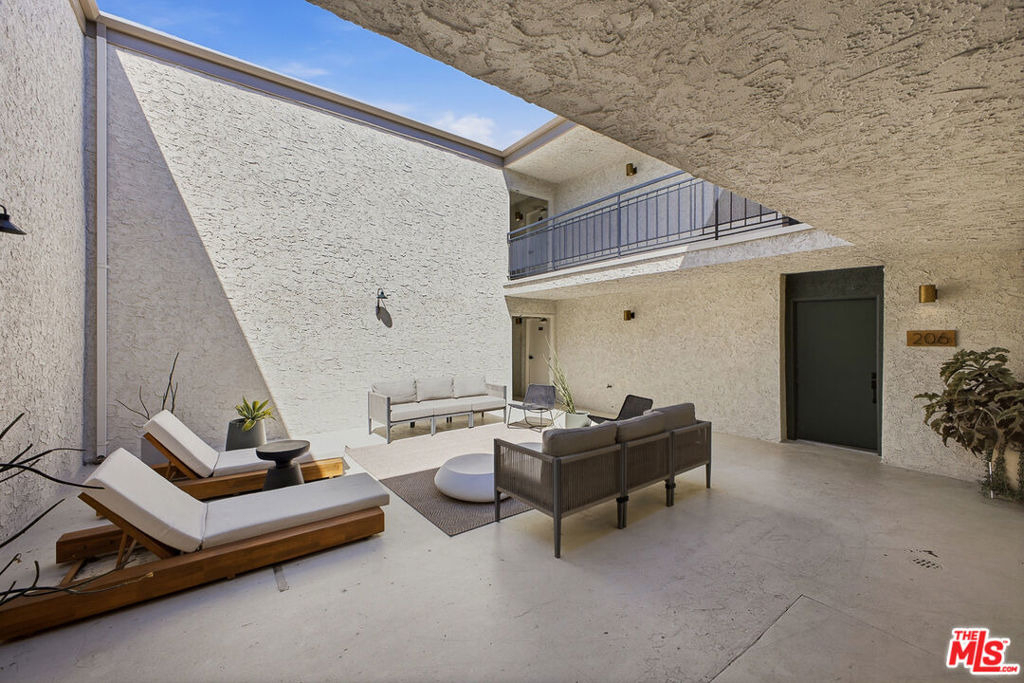 1352 S Carmelina Avenue - Photo 18