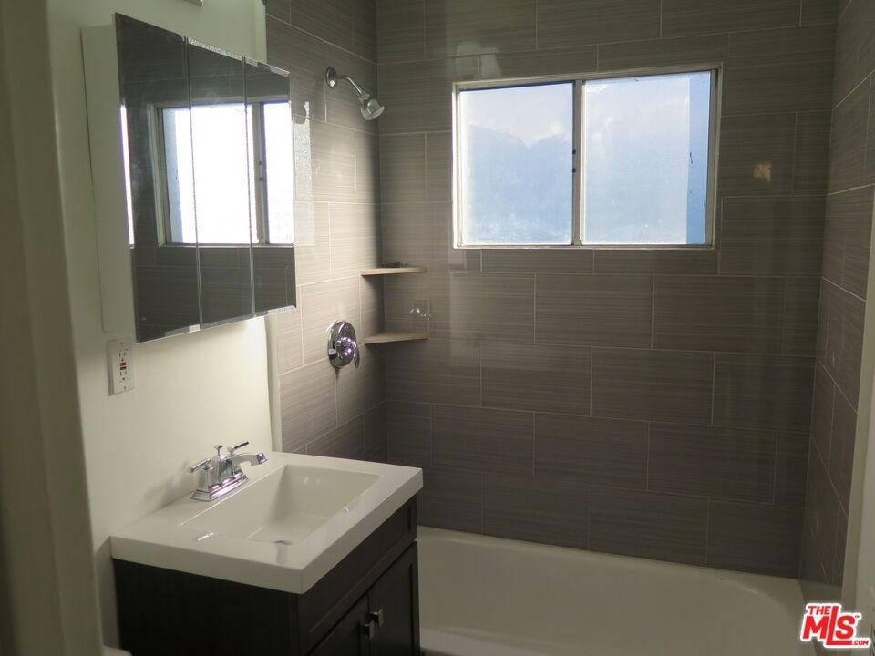 833 N Kingsley Drive - Photo 15