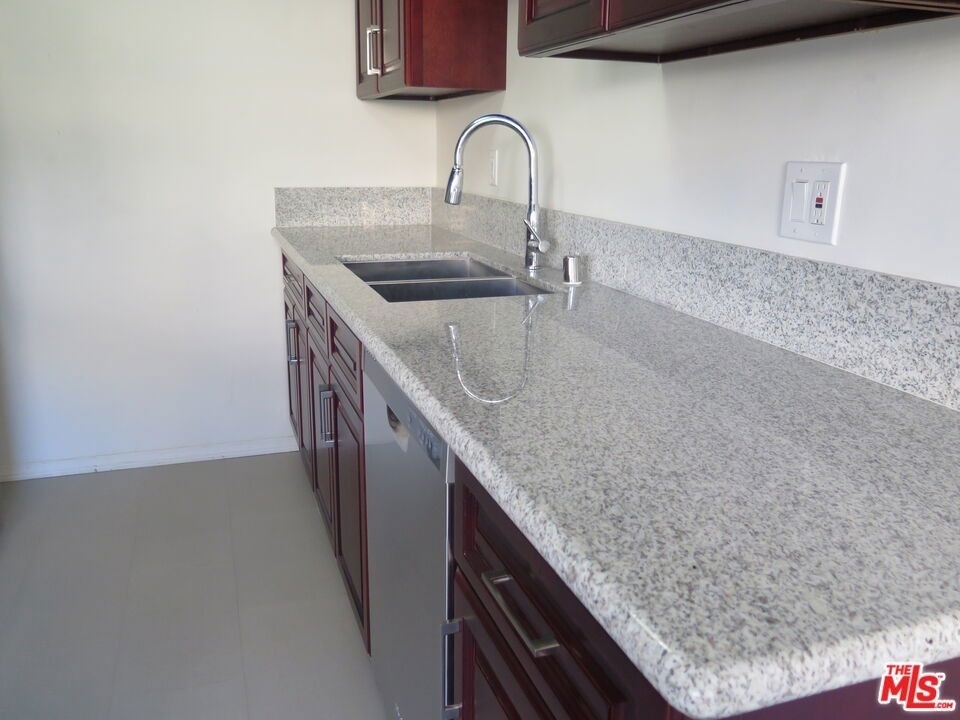833 N Kingsley Drive - Photo 13