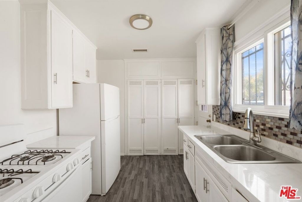 8610 S 6th Avenue - Photo 4