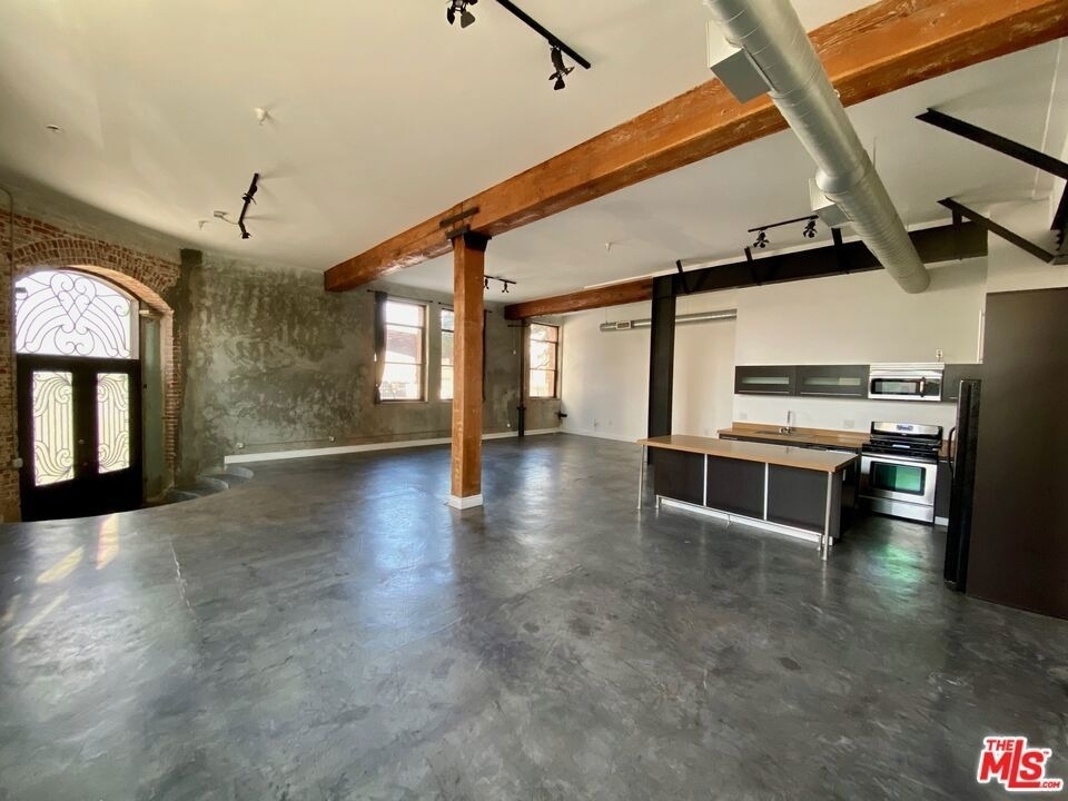652 Mateo Street - Photo 4