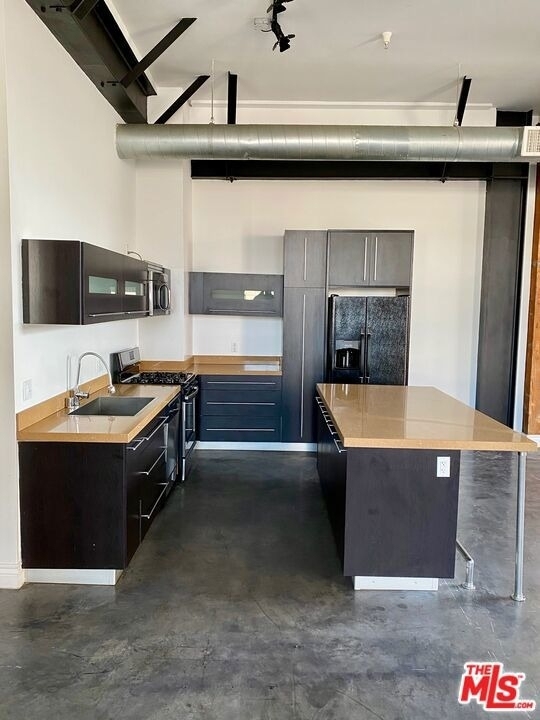 652 Mateo Street - Photo 8