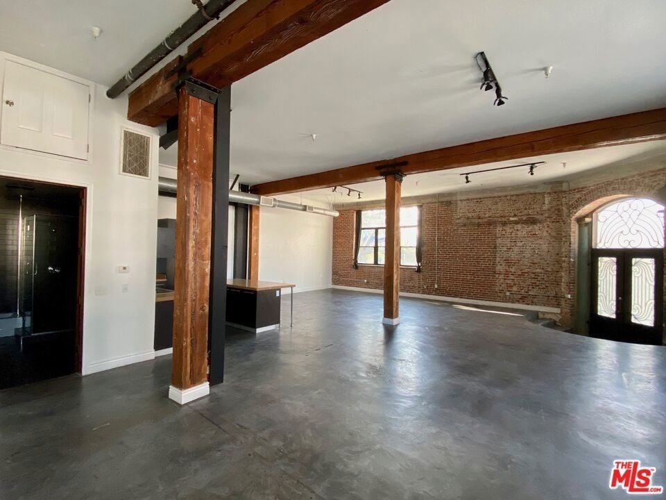 652 Mateo Street - Photo 5