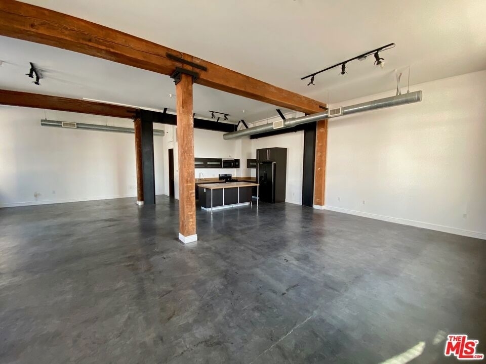 652 Mateo Street - Photo 3