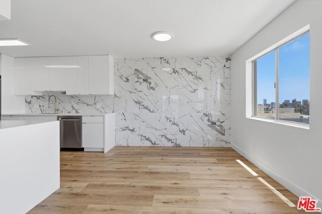 435 N Oakhurst Drive - Photo 18