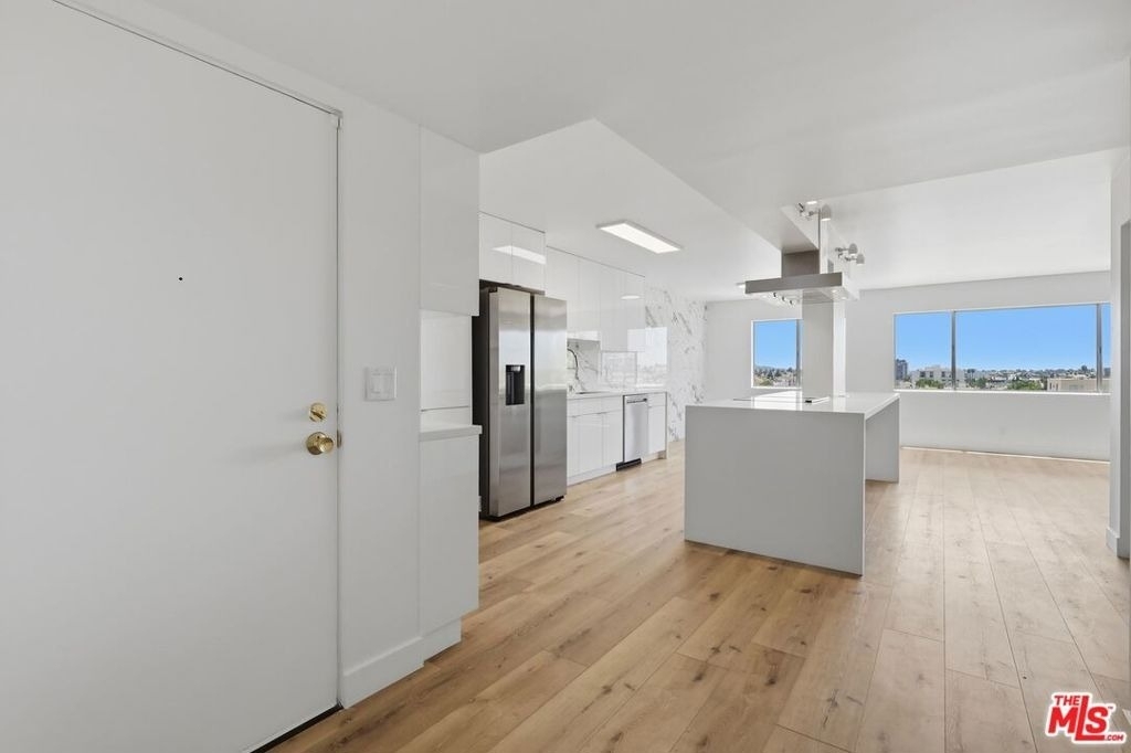435 N Oakhurst Drive - Photo 10