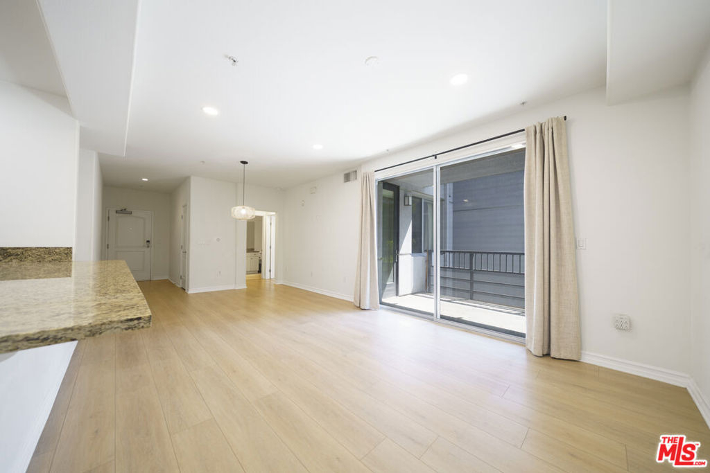 629 Traction Avenue - Photo 7