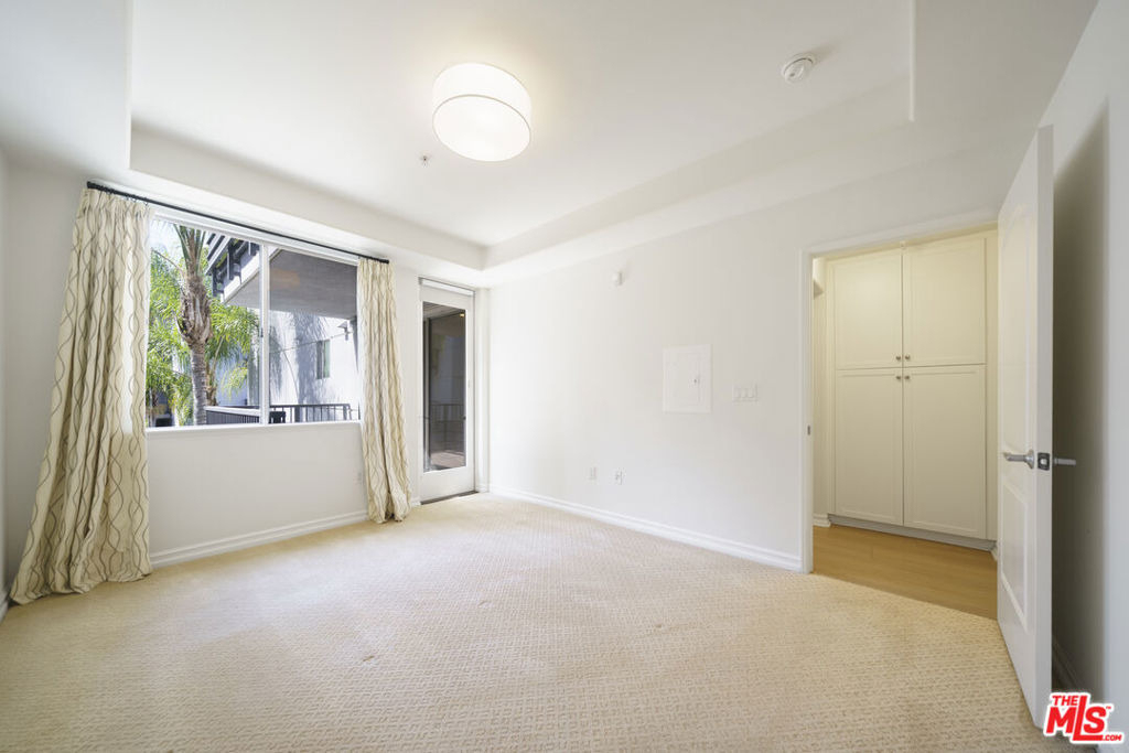 629 Traction Avenue - Photo 12