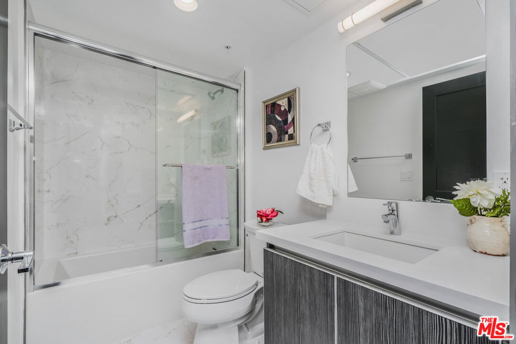 5066 Romaine Street - Photo 6
