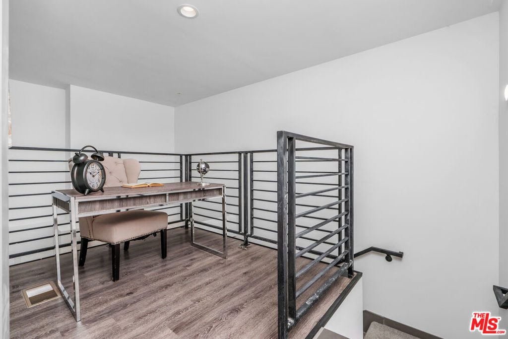 5066 Romaine Street - Photo 5