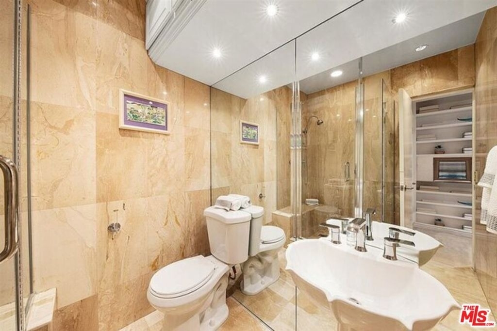 2345 Roscomare Road - Photo 12