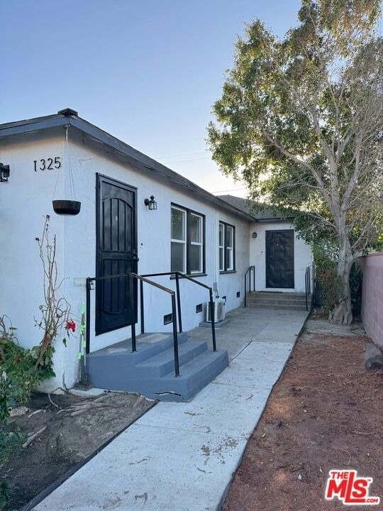 1327 N Kenwood Street - Photo 0