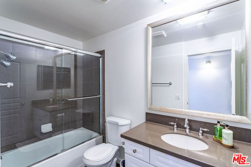 7320 Hawthorn Avenue - Photo 8