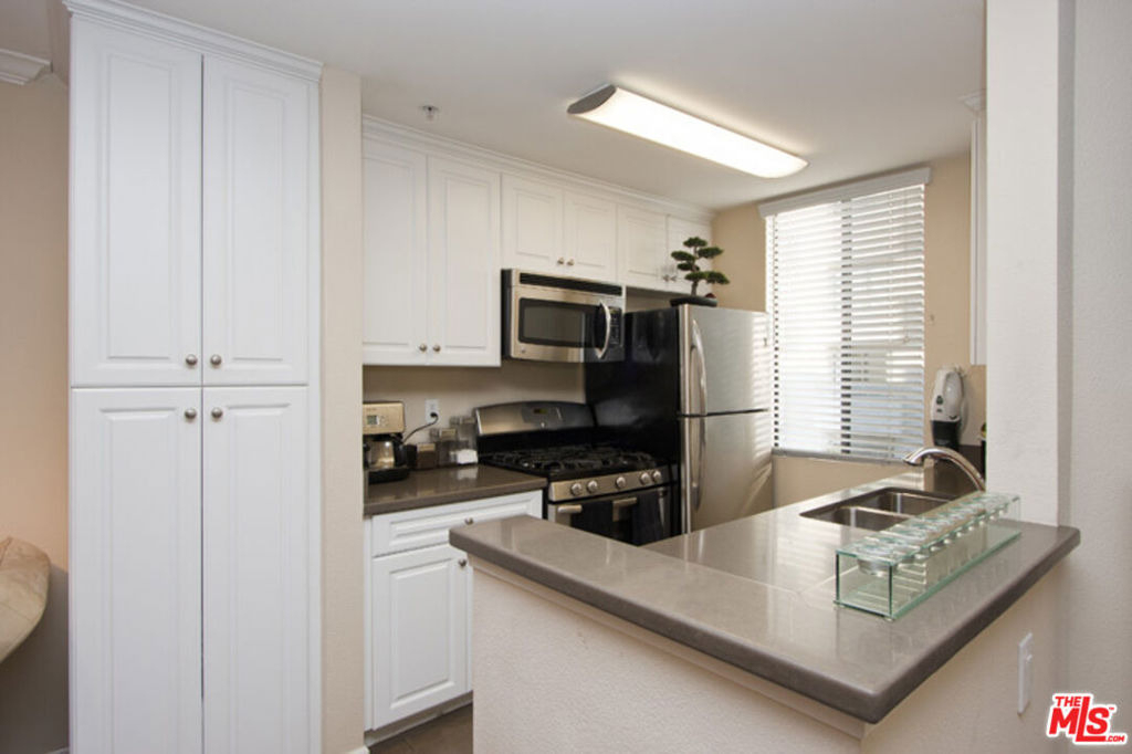 7320 Hawthorn Avenue - Photo 1