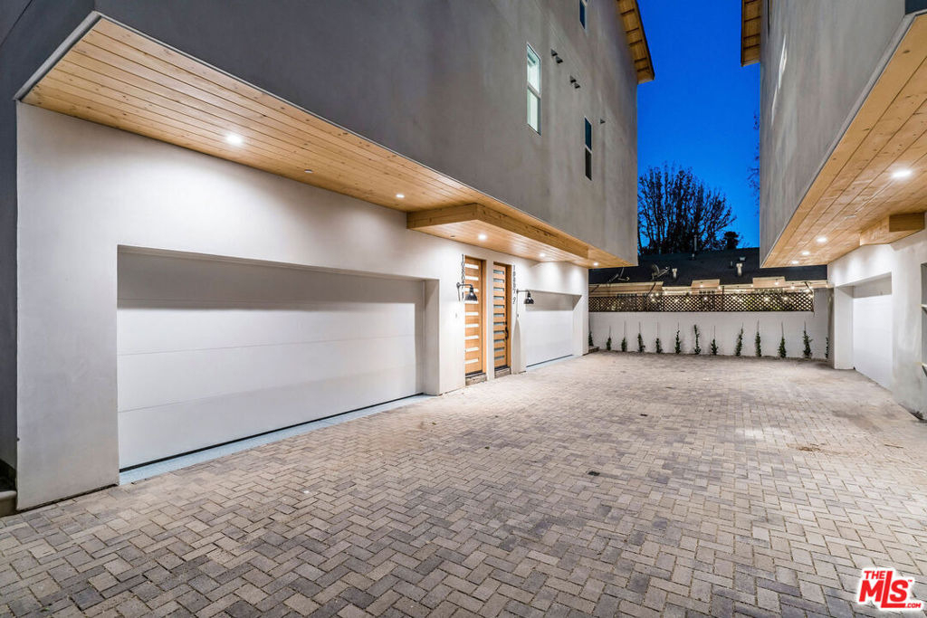 10805 Morrison Street - Photo 16