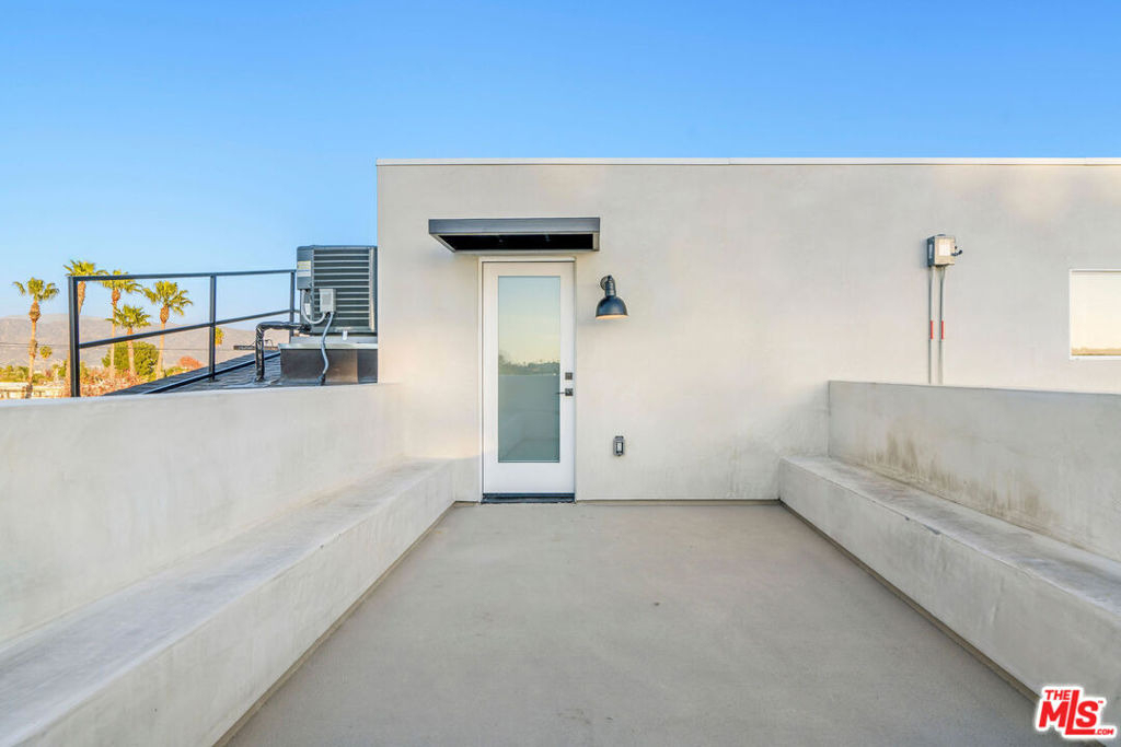 10805 Morrison Street - Photo 20