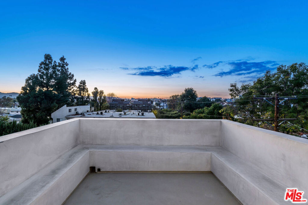 10805 Morrison Street - Photo 17
