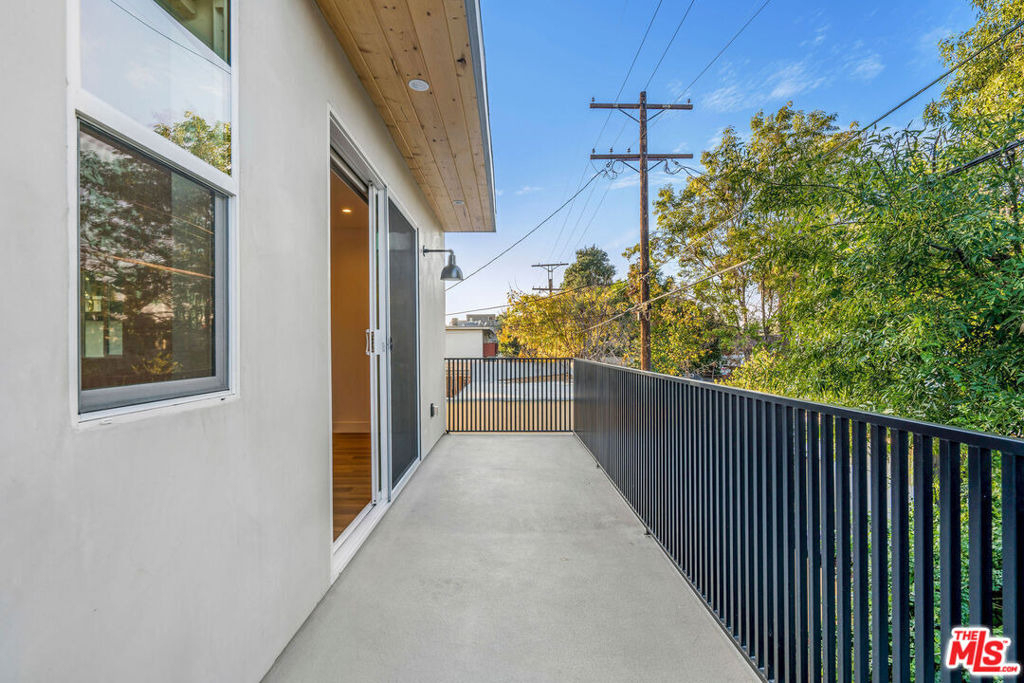 10805 Morrison Street - Photo 6