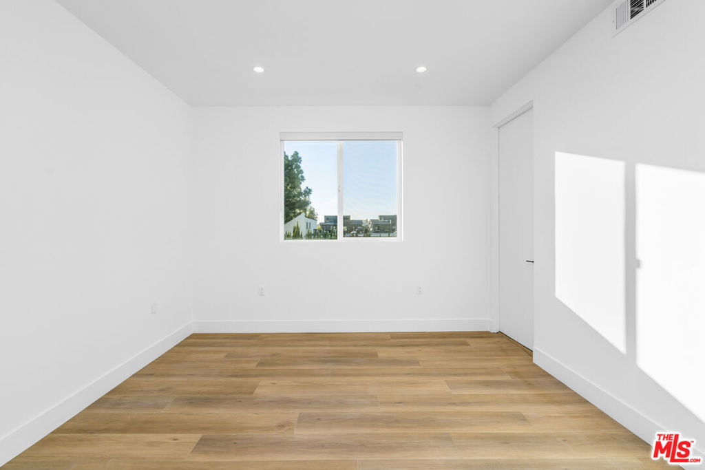 10805 Morrison Street - Photo 11