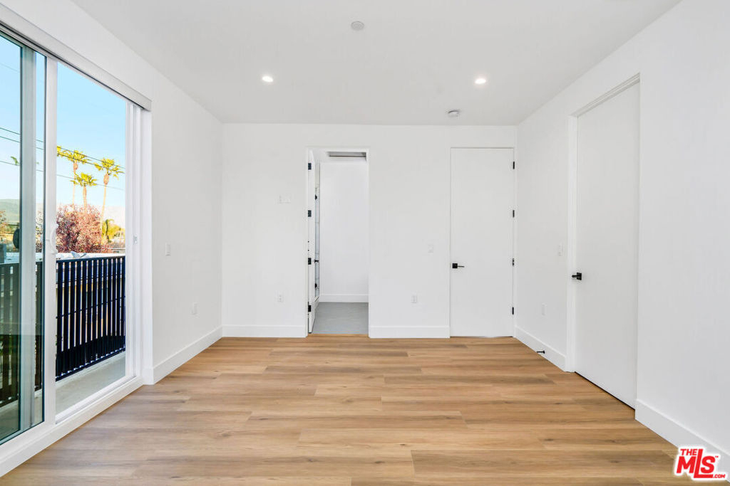 10805 Morrison Street - Photo 7