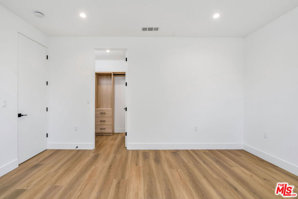 10805 Morrison Street - Photo 9