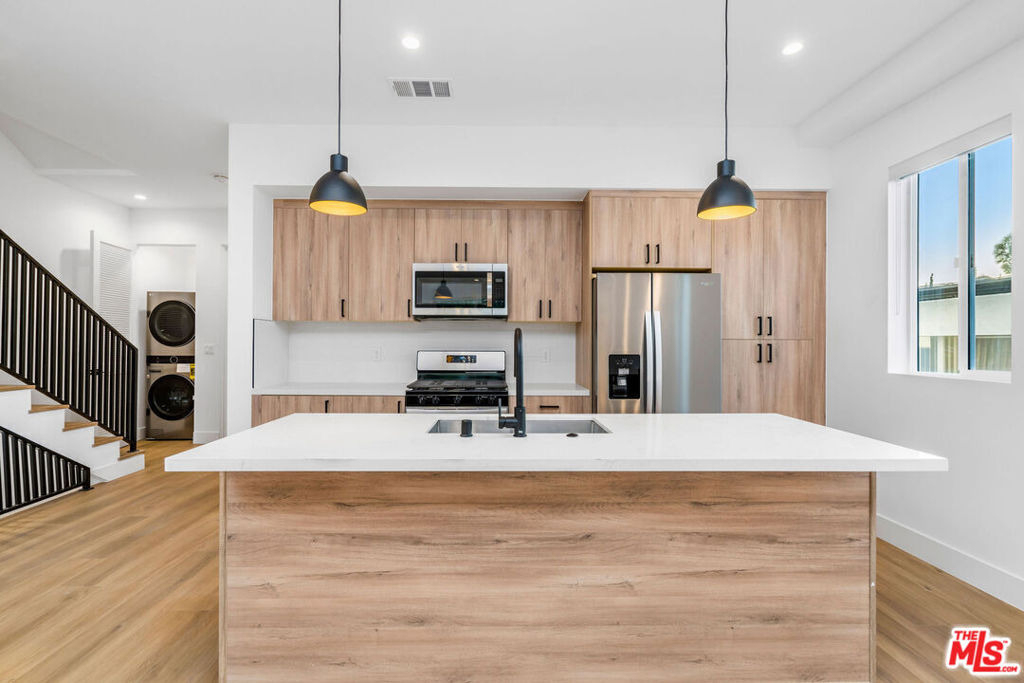 10805 Morrison Street - Photo 2