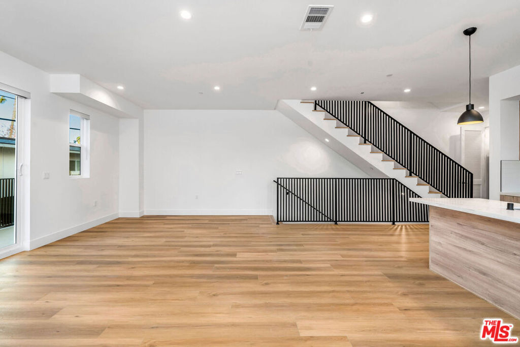 10805 Morrison Street - Photo 5