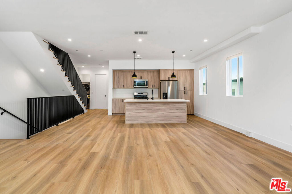 10805 Morrison Street - Photo 4