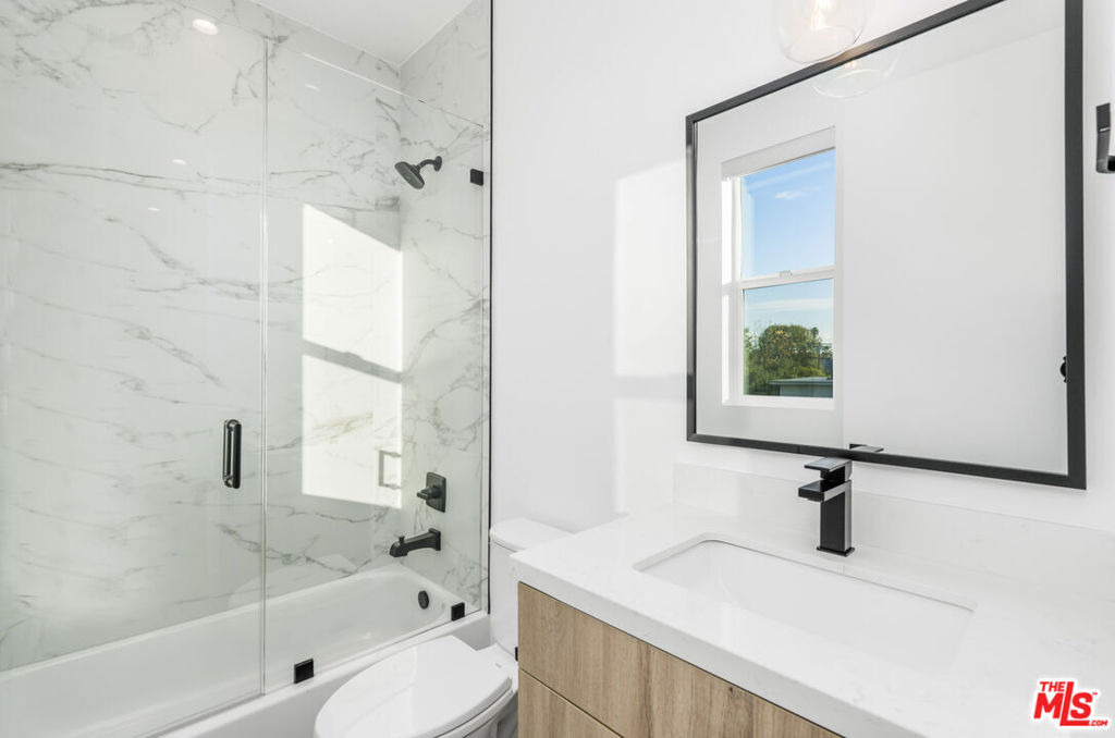 10805 Morrison Street - Photo 8