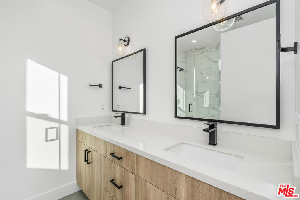 10805 Morrison Street - Photo 14