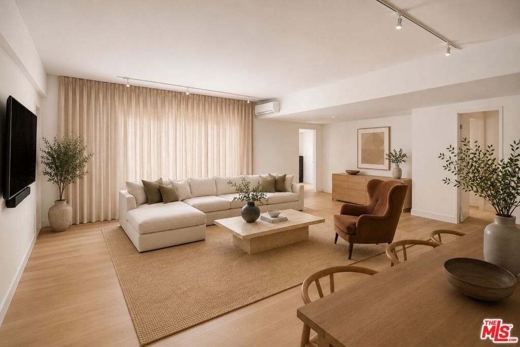 838 N Doheny Drive - Photo 2