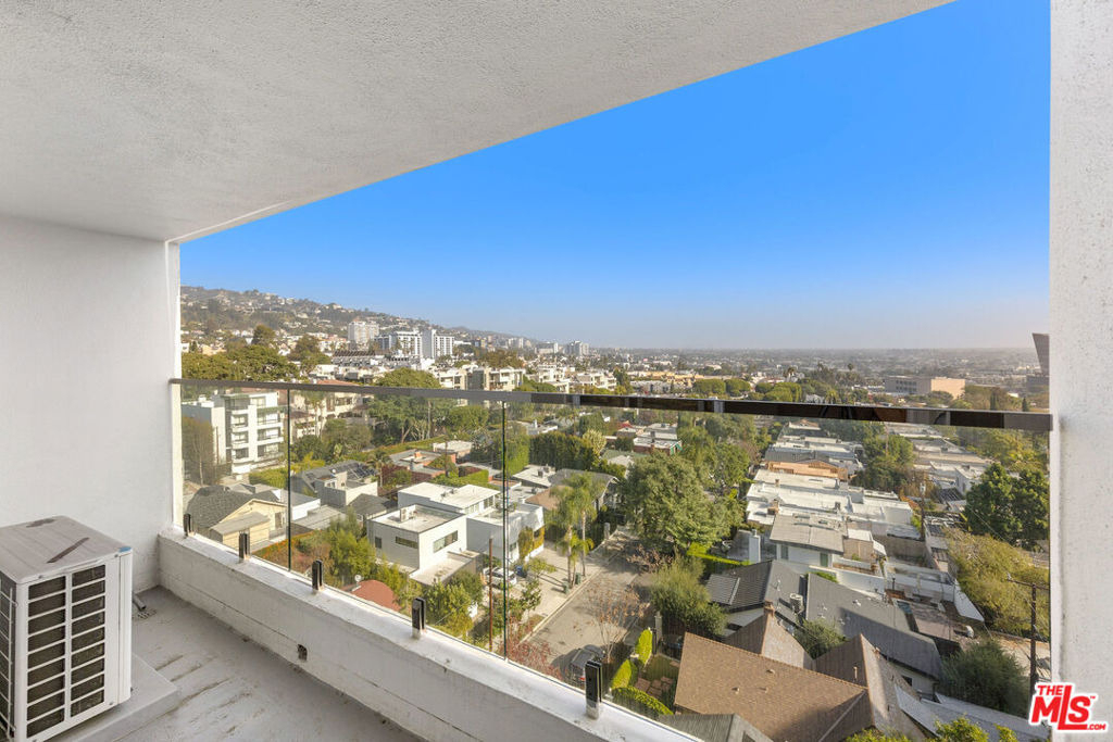 838 N Doheny Drive - Photo 8