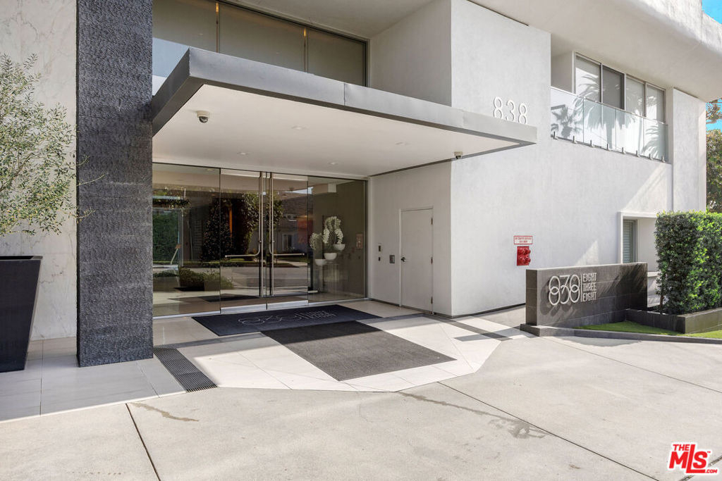 838 N Doheny Drive - Photo 15