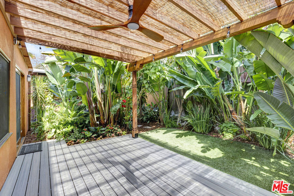 1138 1/2 Poinsettia Place - Photo 17