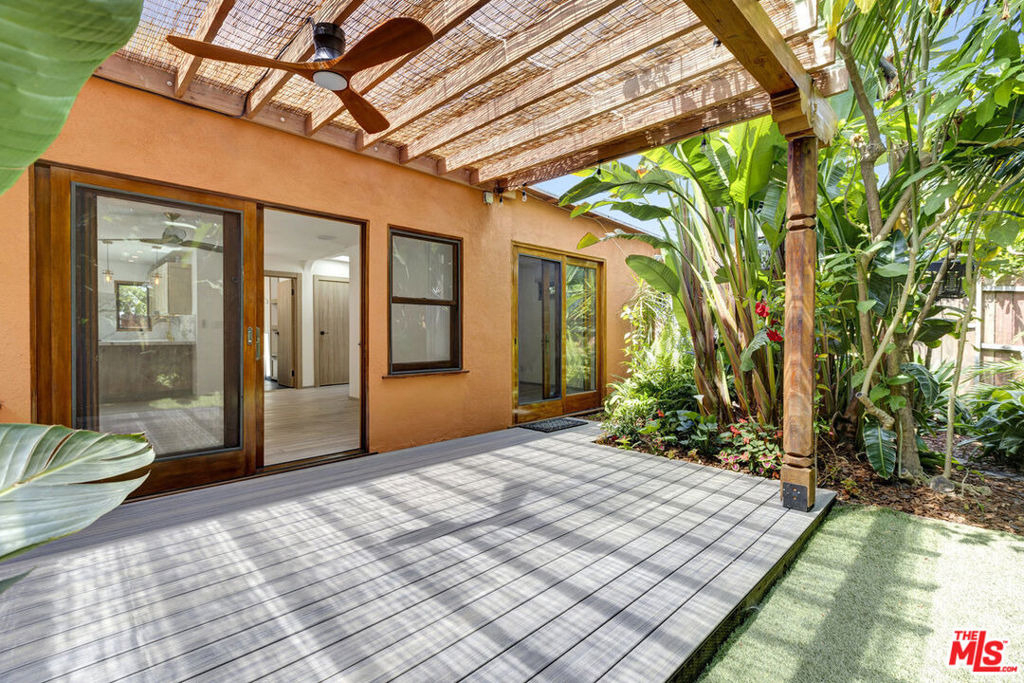 1138 1/2 Poinsettia Place - Photo 18