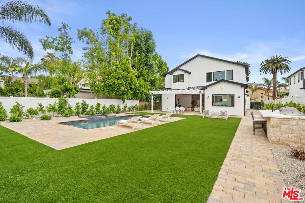 4475 Mammoth Avenue - Photo 9