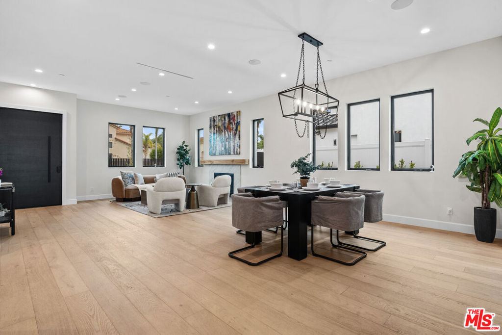 4475 Mammoth Avenue - Photo 2