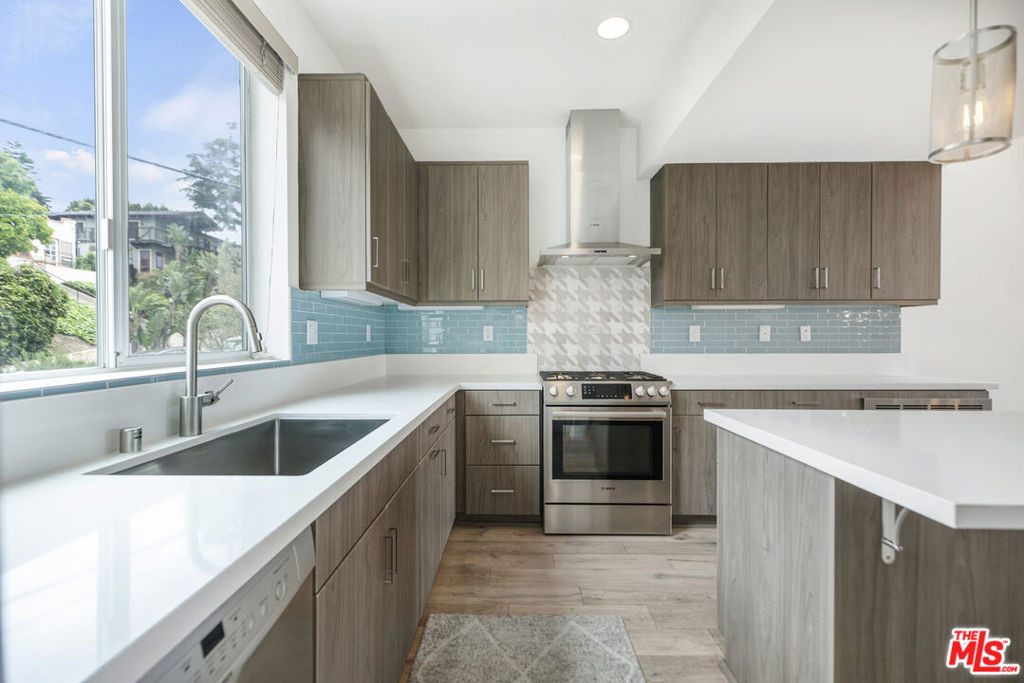 1045 Manzanita Street - Photo 9