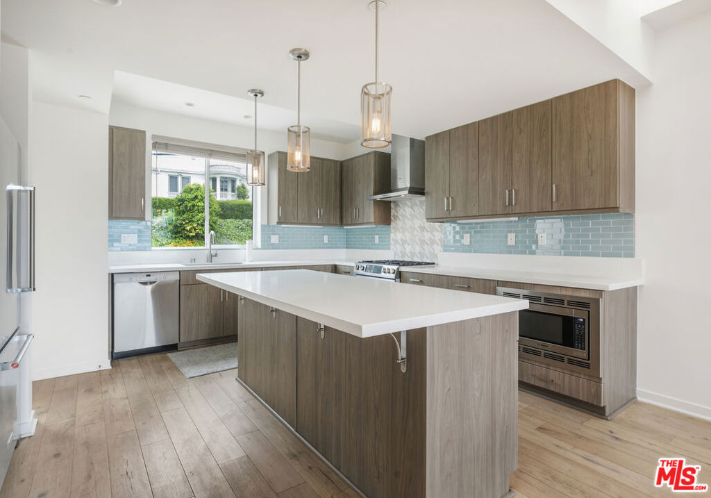 1045 Manzanita Street - Photo 6