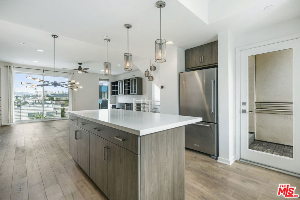 1045 Manzanita Street - Photo 7
