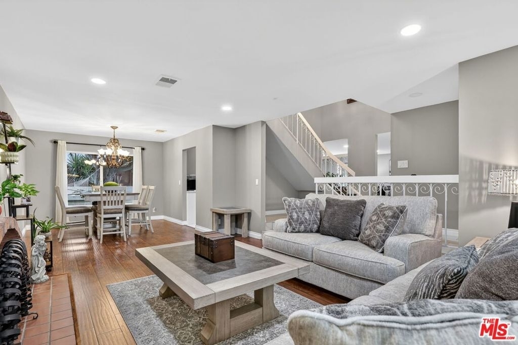 2148 Elmdale Avenue - Photo 3