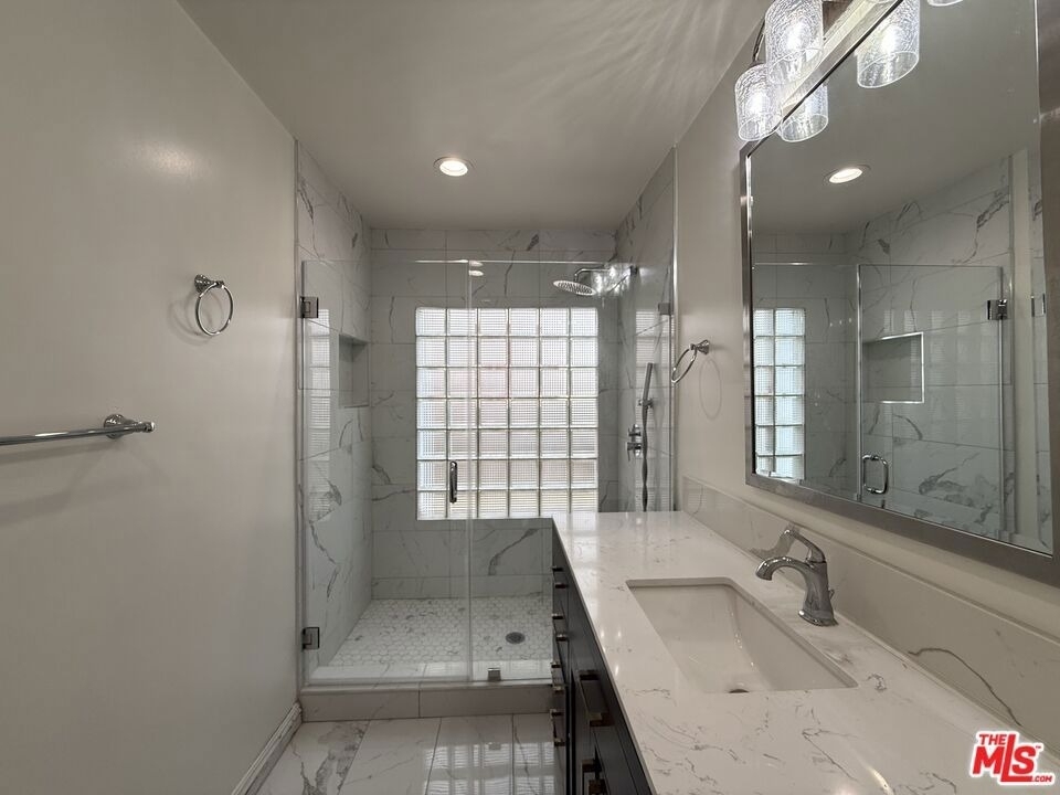 830 S Norton Avenue - Photo 8