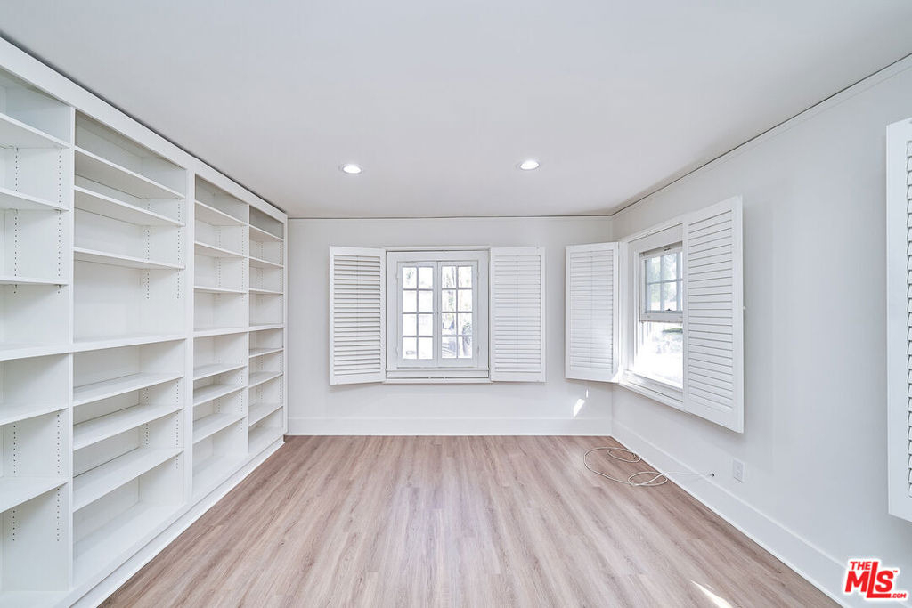 830 S Norton Avenue - Photo 12